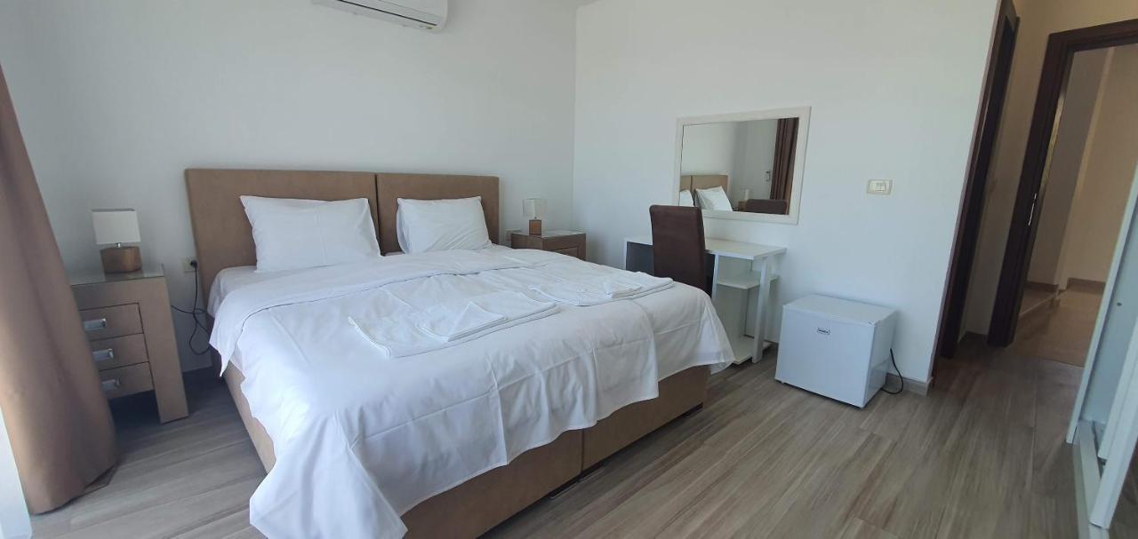 Hotel Svarog Bečići エクステリア 写真